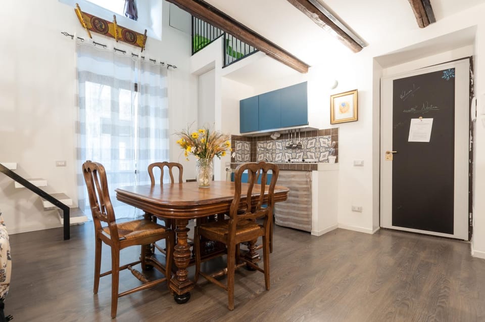 Kitchen or kitchenette, Dining area, pet friendly, stove