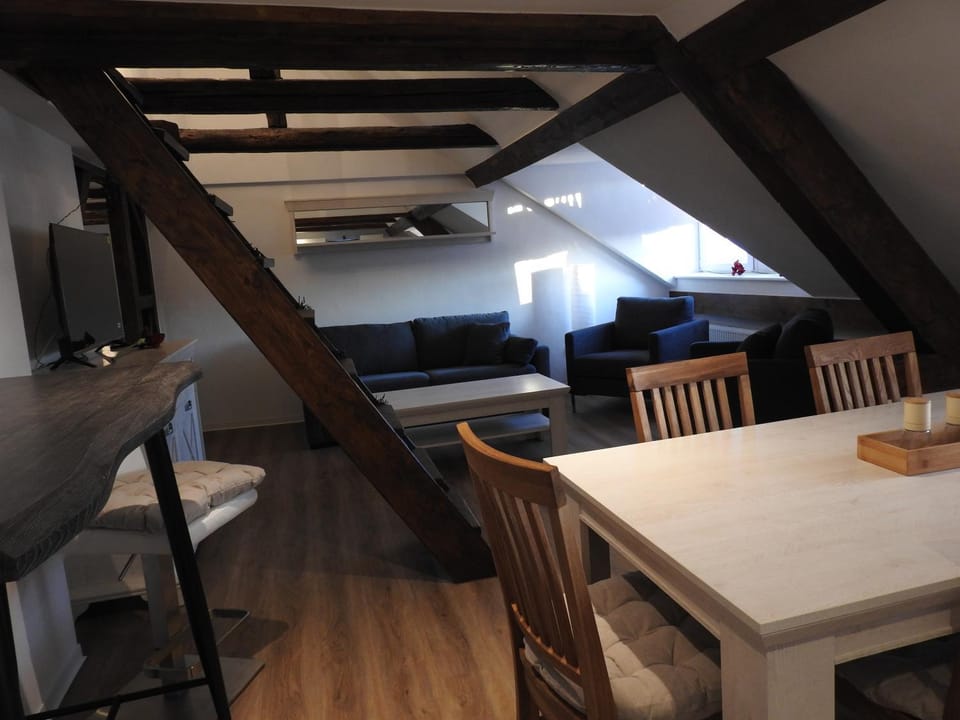 Kitchen or kitchenette, Living room, Seating area, Dining area