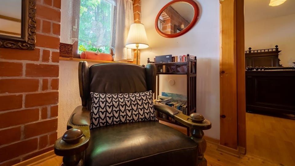 Library, Living room