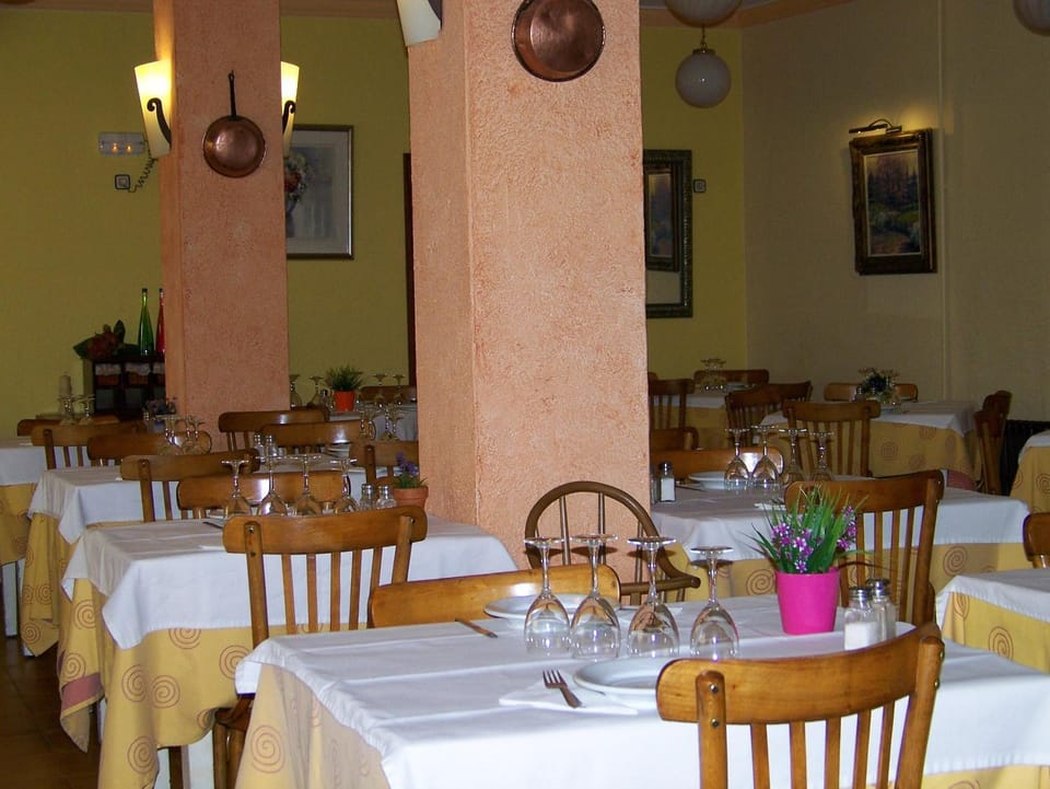 Restaurant/places to eat, Restaurant/places to eat