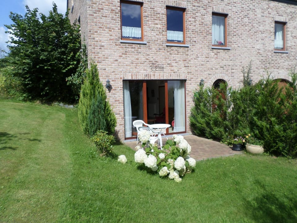 Patio, Facade/entrance, Garden, Balcony/Terrace