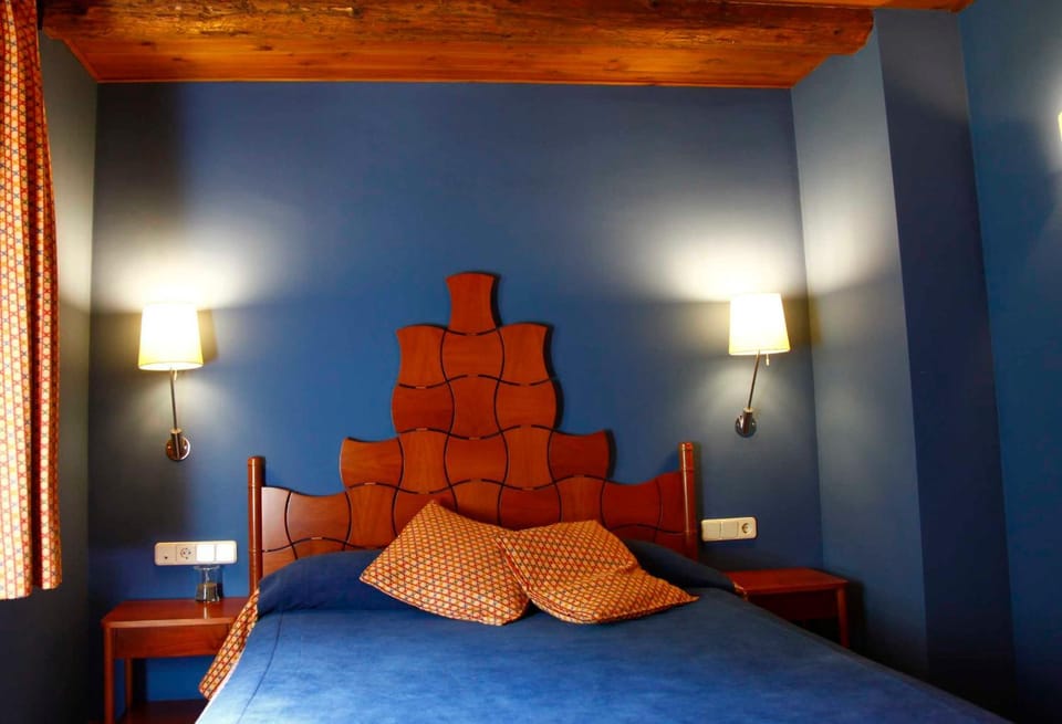 Bed, Photo of the whole room