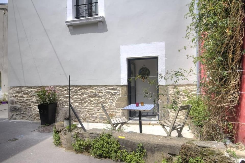 Le 22 grand rue House in Rezé