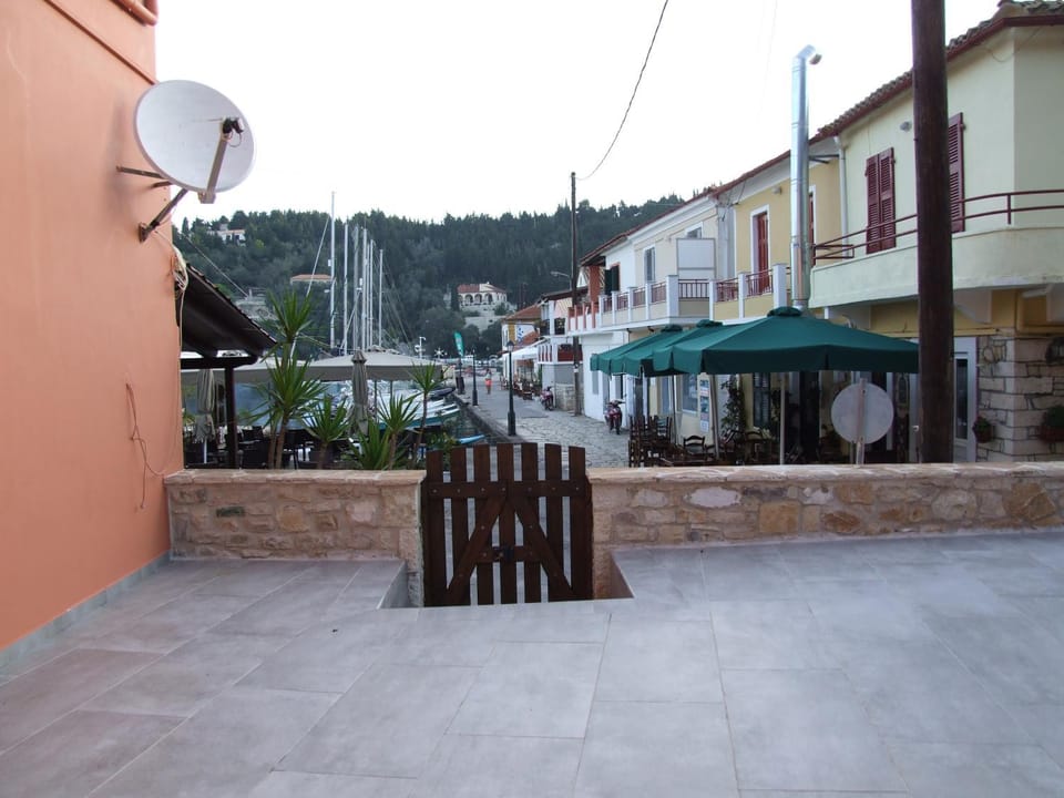 Property building, On site