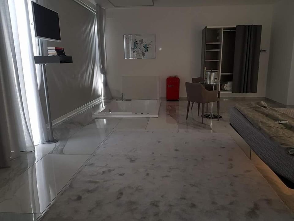 Other, Photo of the whole room, Decorative detail, Bedroom, Swimming pool, Swimming pool