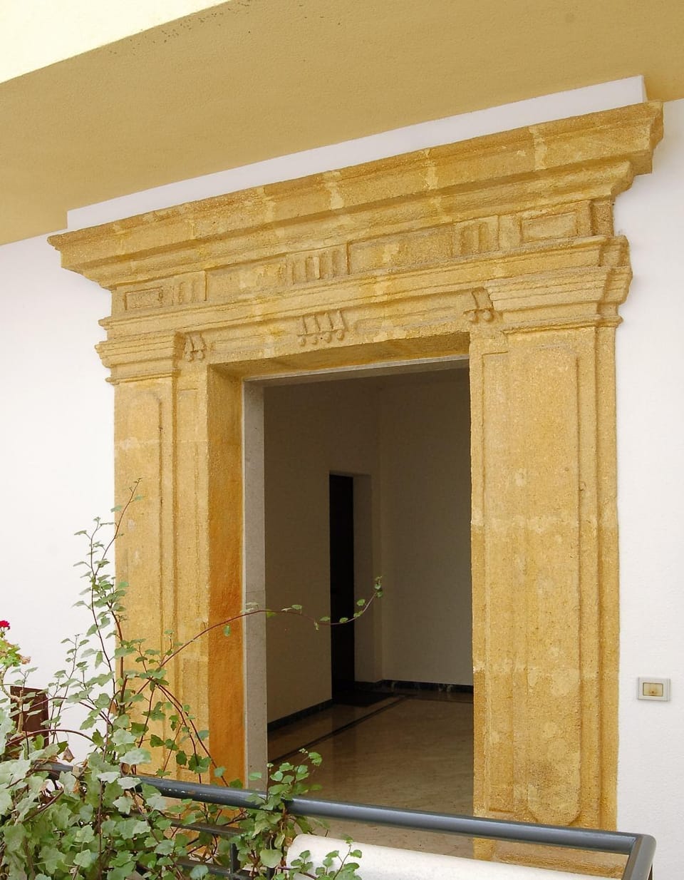 Facade/entrance