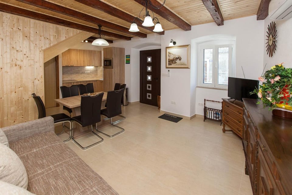Day, Living room, On site, City view, Landmark view, Street view, Family, Family
