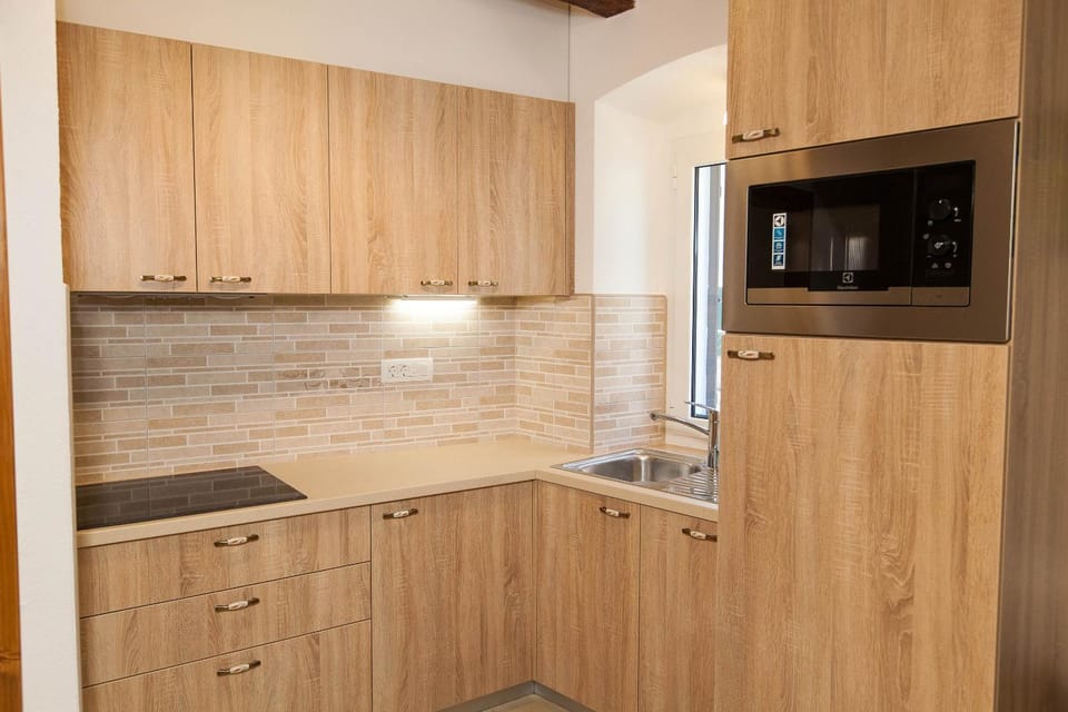 Kitchen or kitchenette, Food and drinks, City view, City view, Landmark view, Street view, children, Family, Family