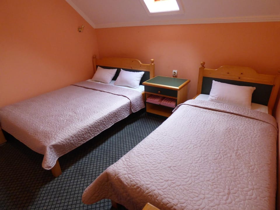 Bed, Photo of the whole room, Bedroom, Garden view