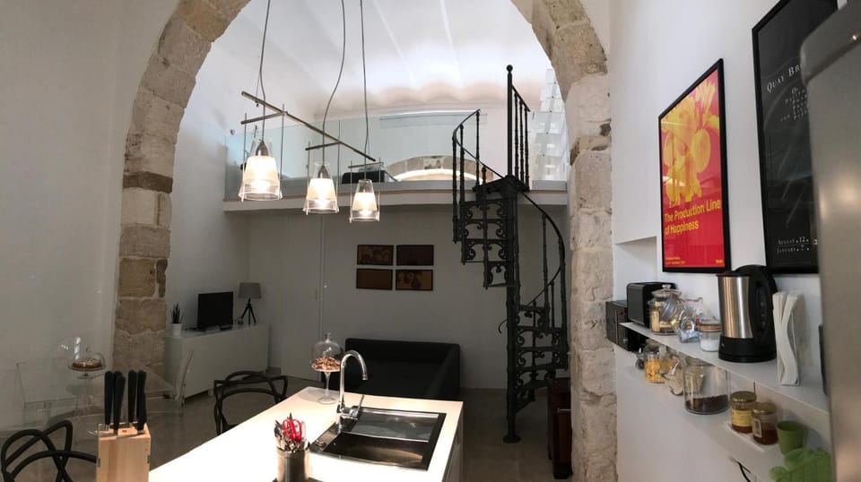TV and multimedia, Kitchen or kitchenette, Living room, Photo of the whole room, Seating area, Dining area
