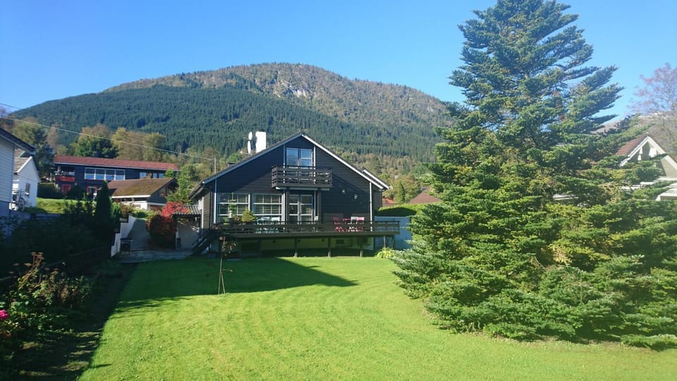Property building, Spring, Summer, Garden