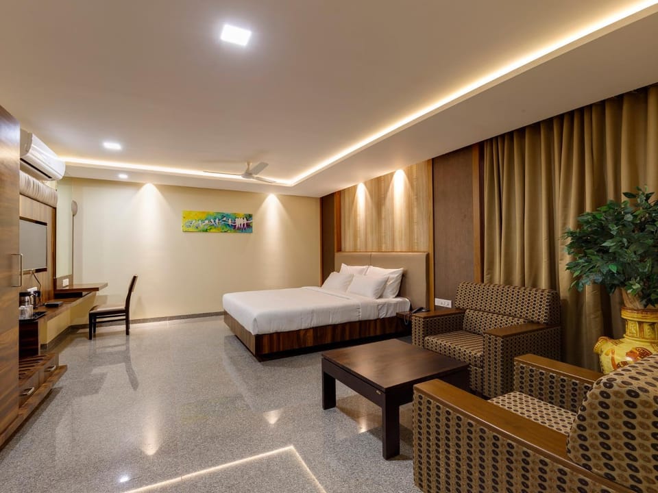 Hotel Silver Oak 7 Minutes Walk to Mahalaxmi Temple Hotel in Maharashtra