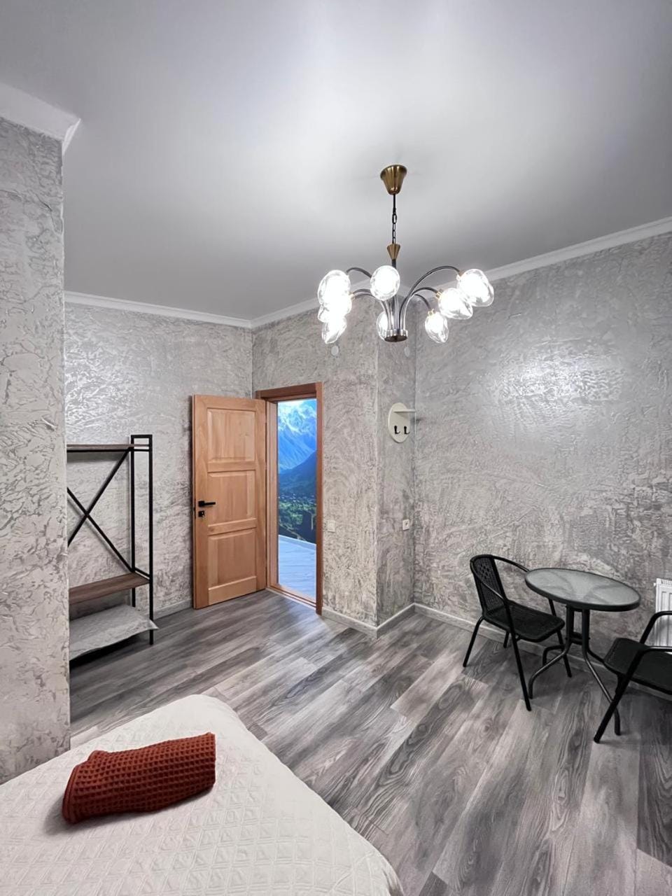 Nearby landmark, Bed, Natural landscape, Living room, Photo of the whole room, Seating area, Dining area, Bedroom