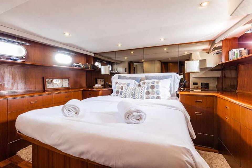 Ocean Yacht Trawler - Le Caloa Docked boat in Porto-Vecchio