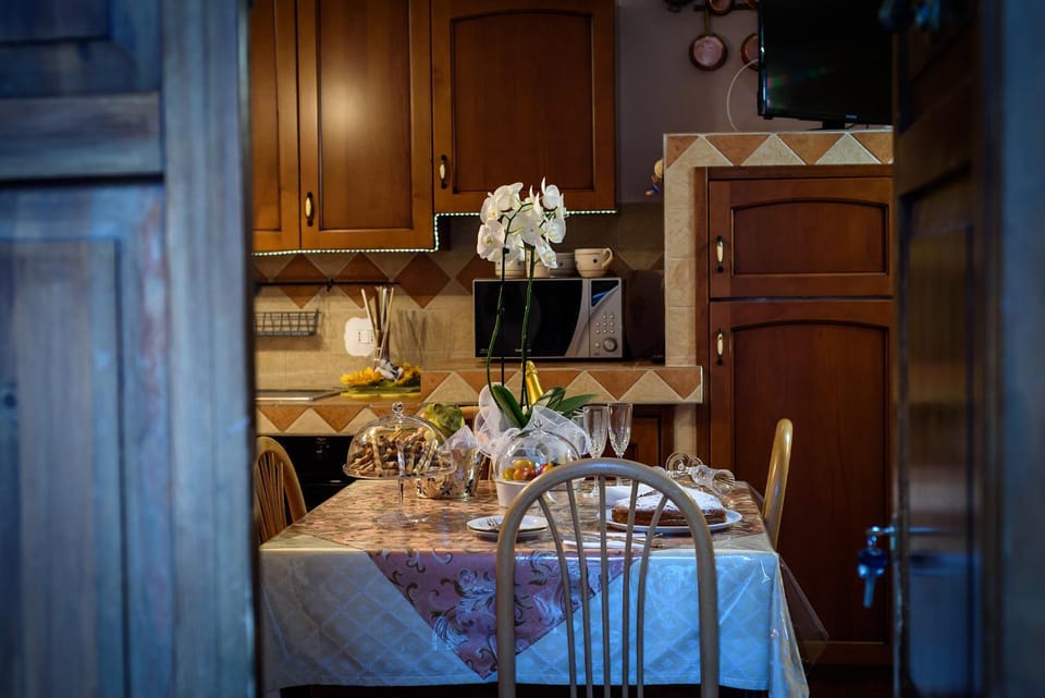 Facade/entrance, Floor plan