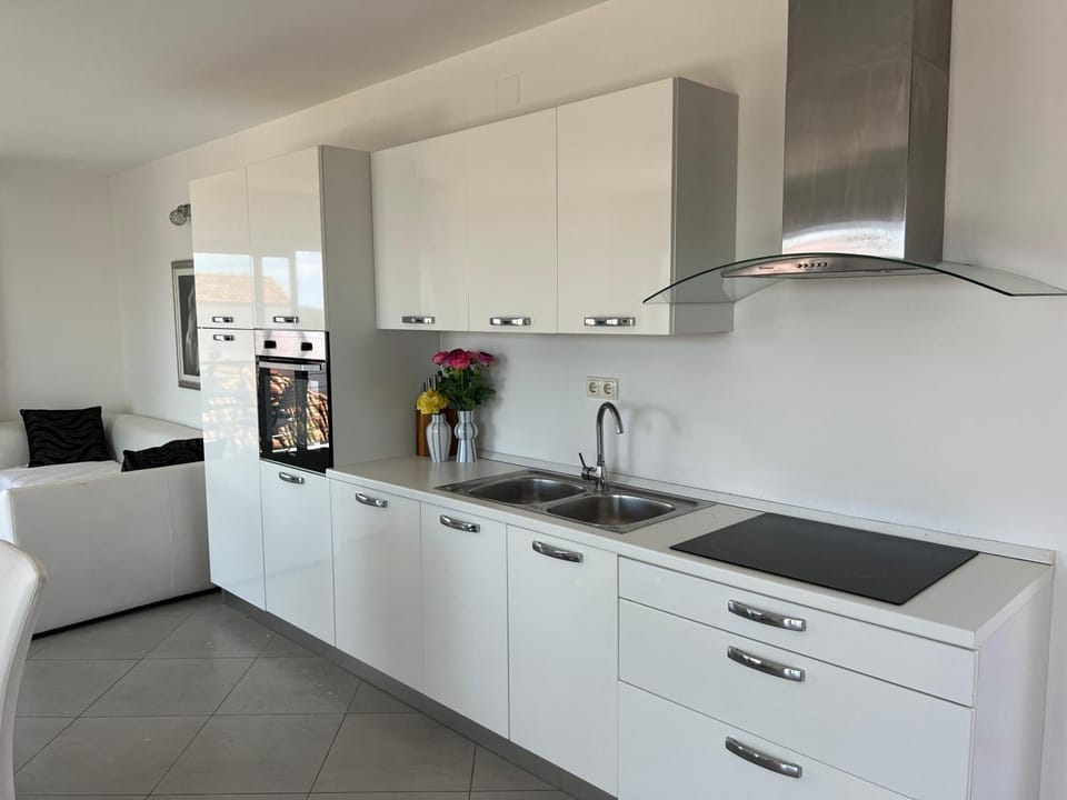 Villa White Apartment in Šibenik-Knin County, Croatia