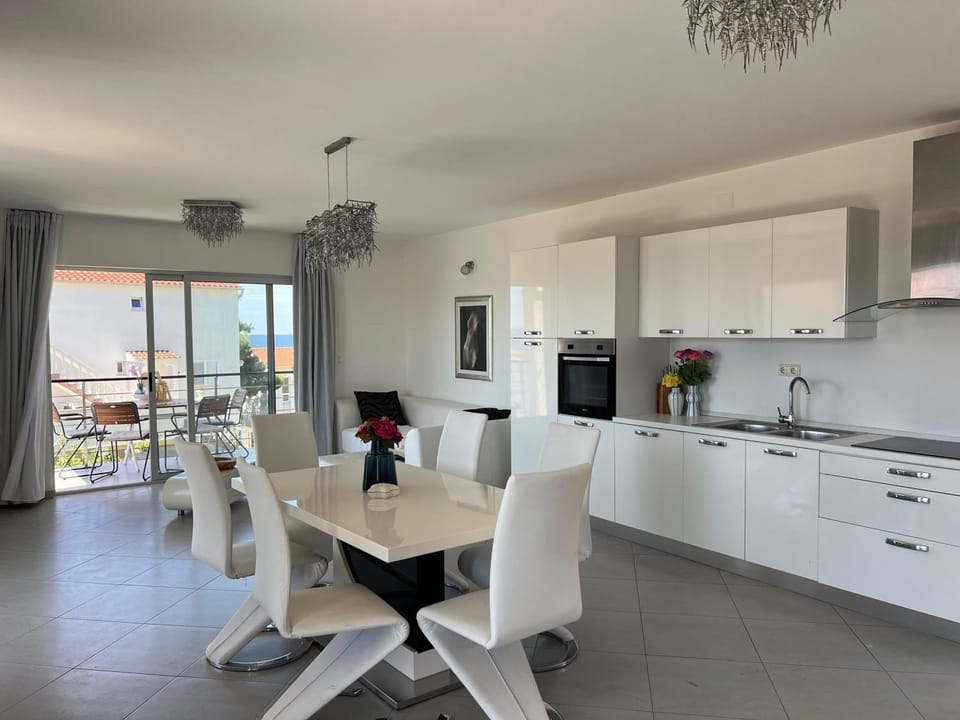 Villa White Apartment in Šibenik-Knin County, Croatia