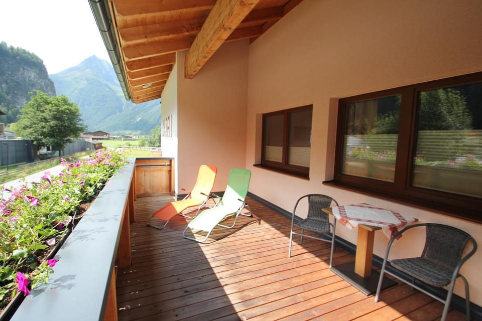 Balcony/Terrace, Mountain view