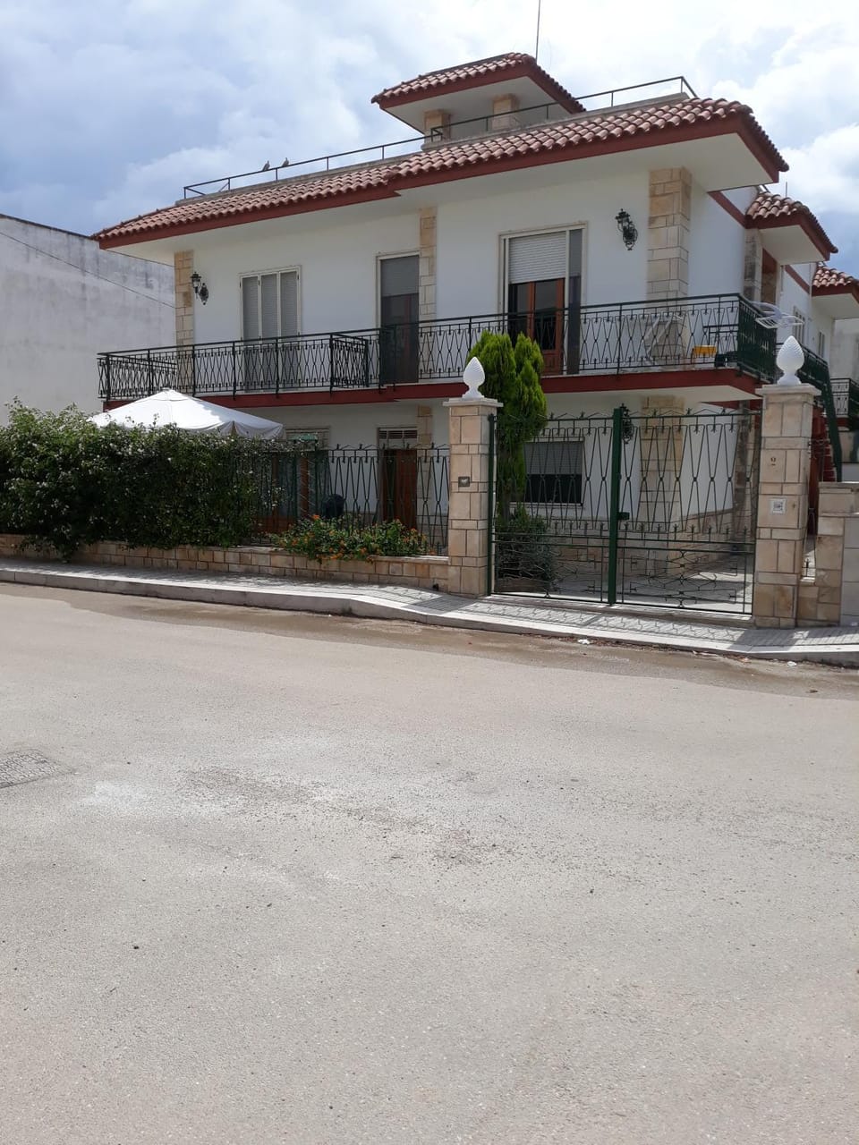 Facade/entrance
