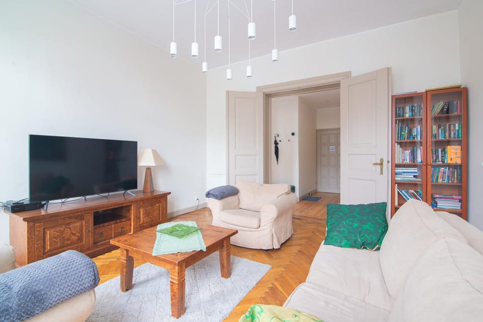 TV and multimedia, Living room, Photo of the whole room, Seating area