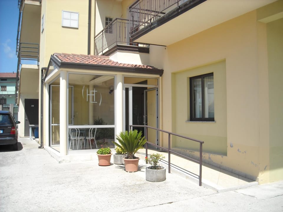 Facade/entrance