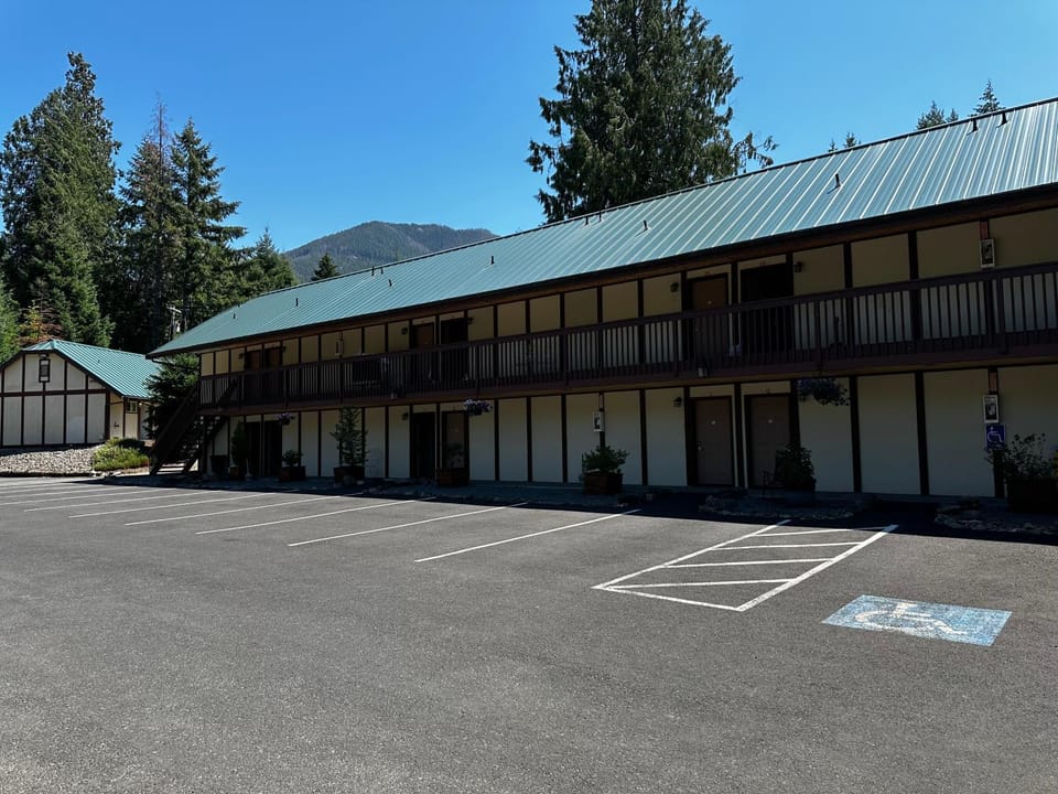 Property building, Mountain view, Mountain view, Parking