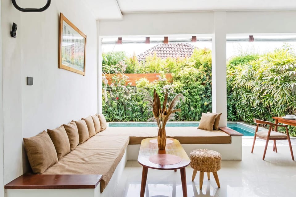 Patio, Day, Garden, View (from property/room), Living room, Seating area, Garden view