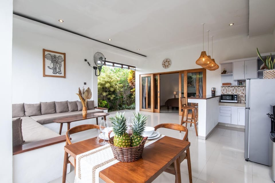 Kitchen or kitchenette, Living room, Seating area, Dining area, minibar