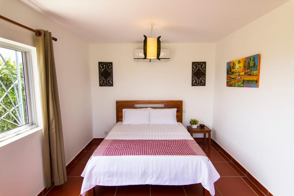 Property building, Bed, Decorative detail, Decorative detail, Bedroom