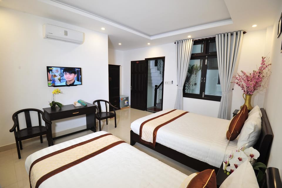 Communal lounge/ TV room, Photo of the whole room, Decorative detail, Bedroom