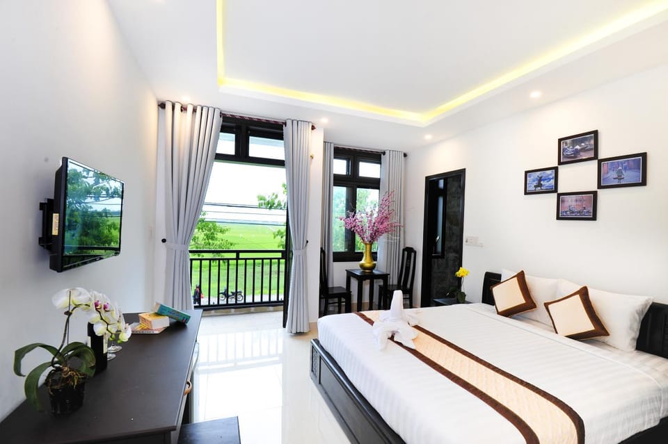TV and multimedia, Balcony/Terrace, Photo of the whole room, Seating area, Bedroom, Garden view, Garden view