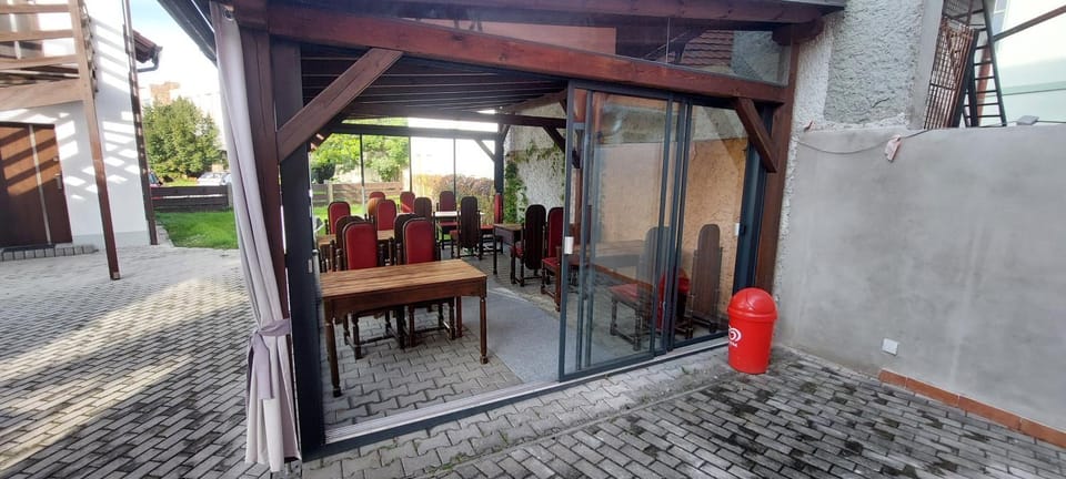 Property building, Restaurant/places to eat