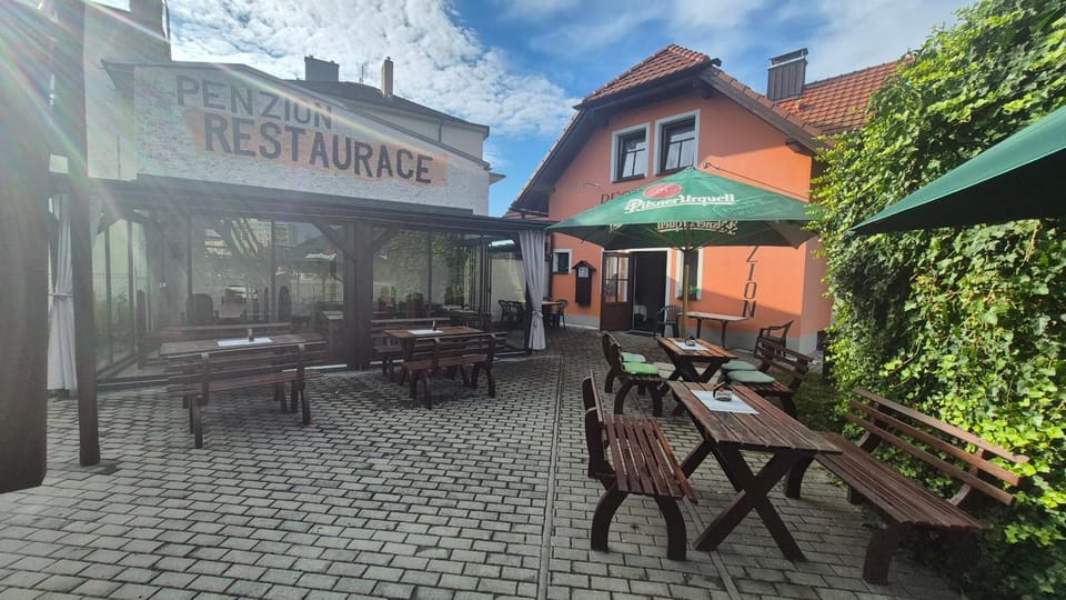 Property building, Restaurant/places to eat