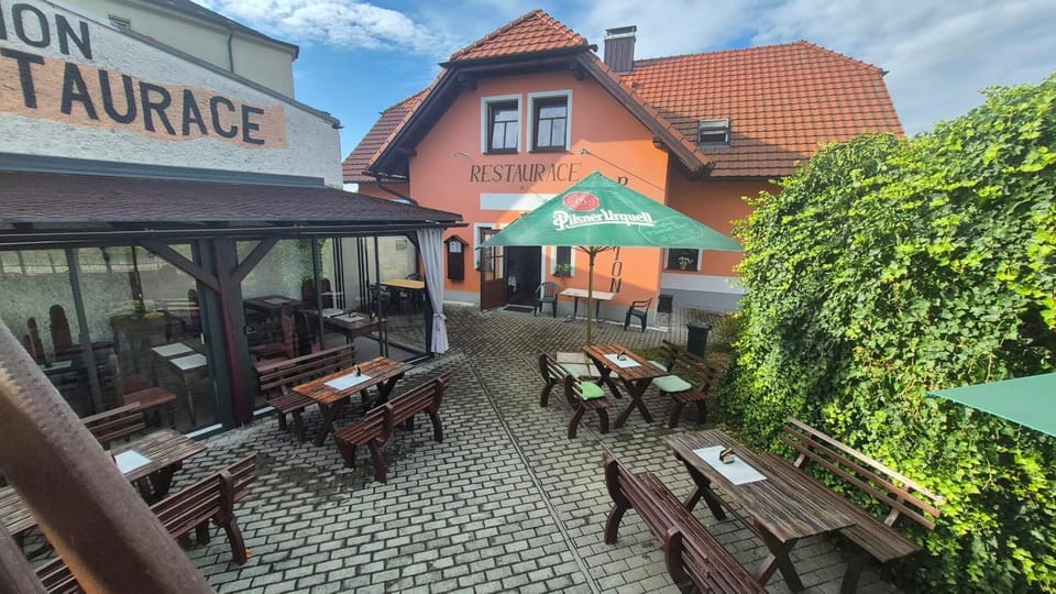 Property building, Restaurant/places to eat