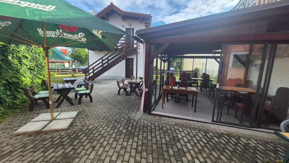 Property building, Restaurant/places to eat