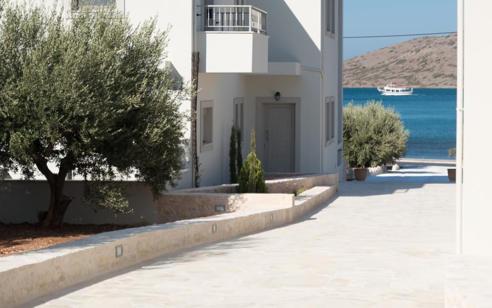 Facade/entrance, Floor plan, Street view