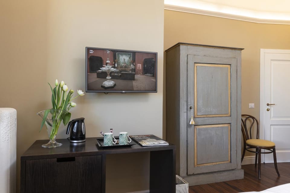 TV and multimedia, Coffee/tea facilities, Photo of the whole room, Decorative detail
