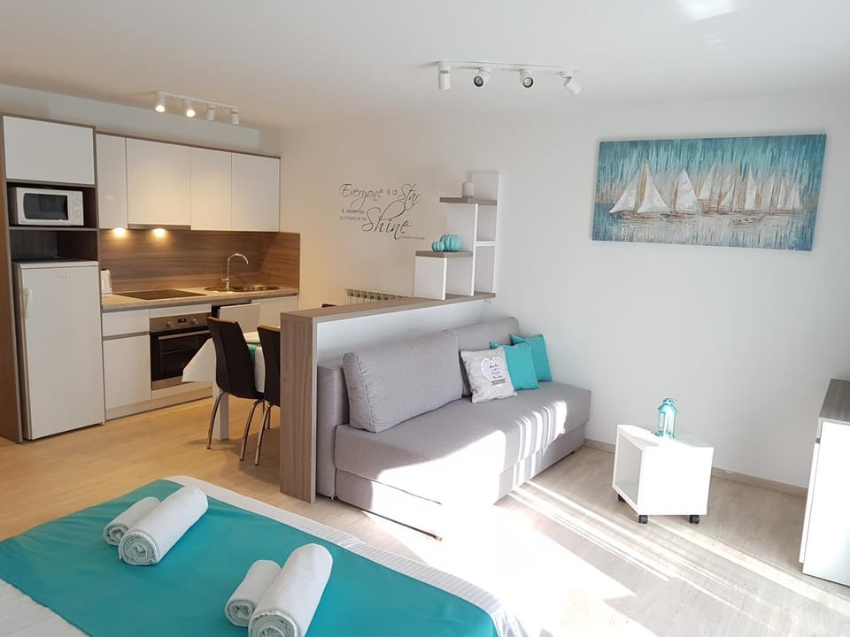 Kitchen or kitchenette, Living room
