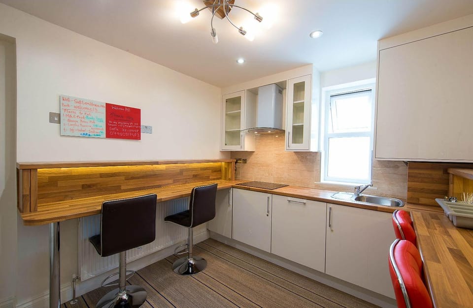 Kitchen or kitchenette, Dining area, Communal kitchen