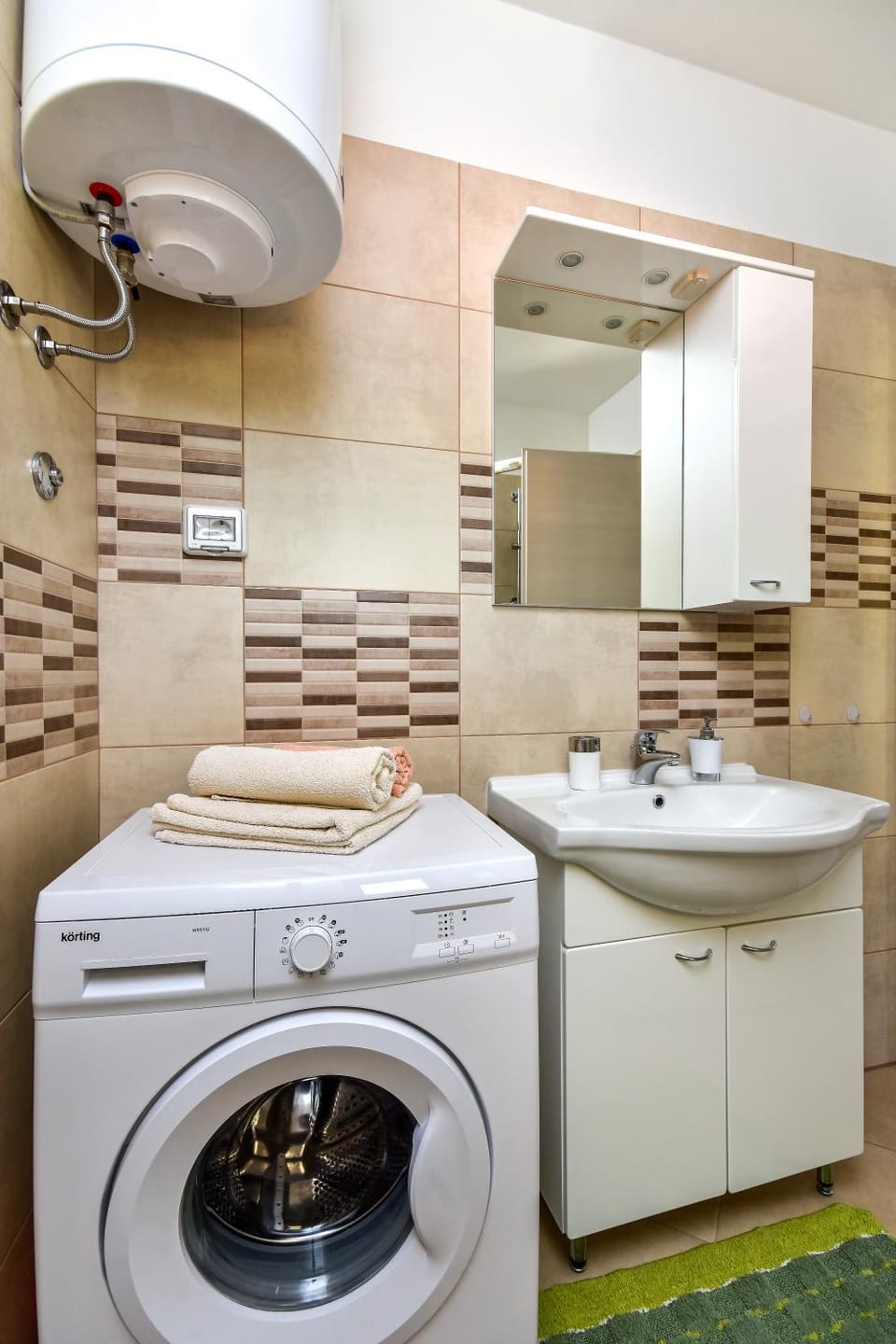 Bathroom, washing machine