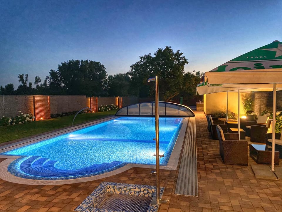 Swimming pool