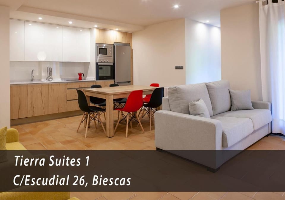 Kitchen or kitchenette, Living room, Seating area, Dining area