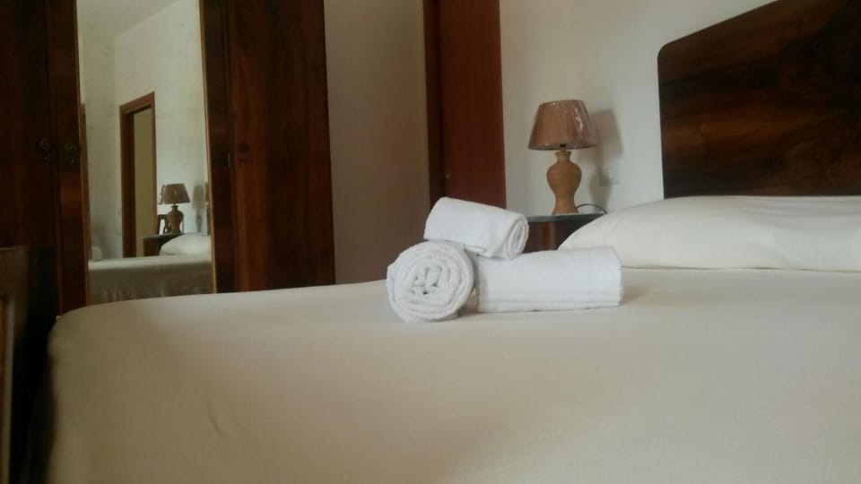 Photo of the whole room, Decorative detail