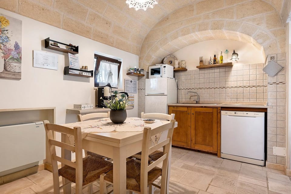 Property building, Kitchen or kitchenette, Living room