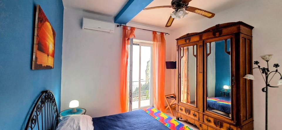 Bed, TV and multimedia, Photo of the whole room, Bedroom, air conditioner