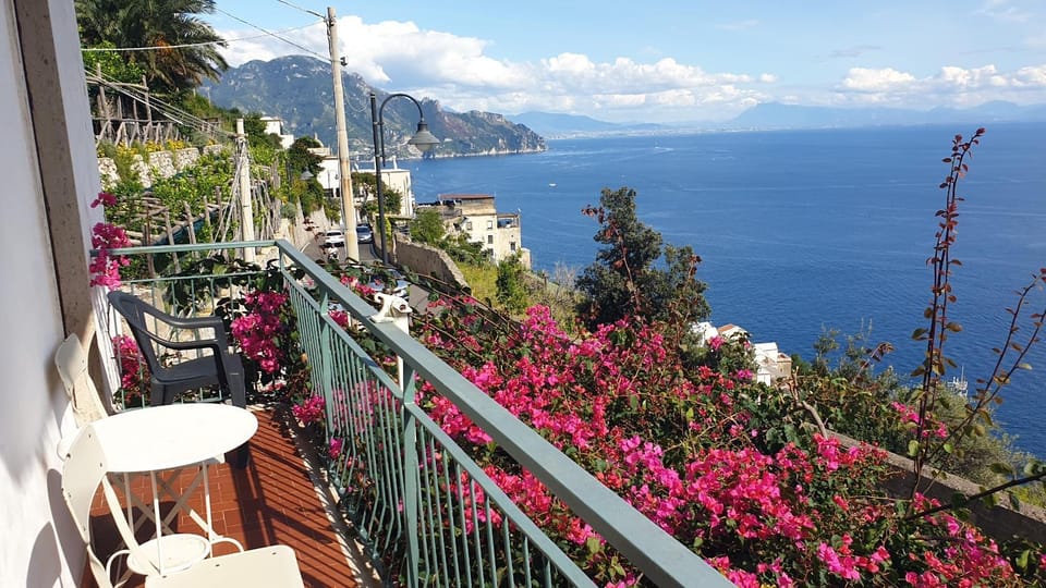 Property building, Balcony/Terrace, Balcony/Terrace