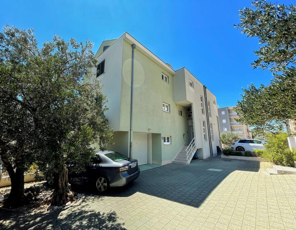 Property building, Neighbourhood, Street view