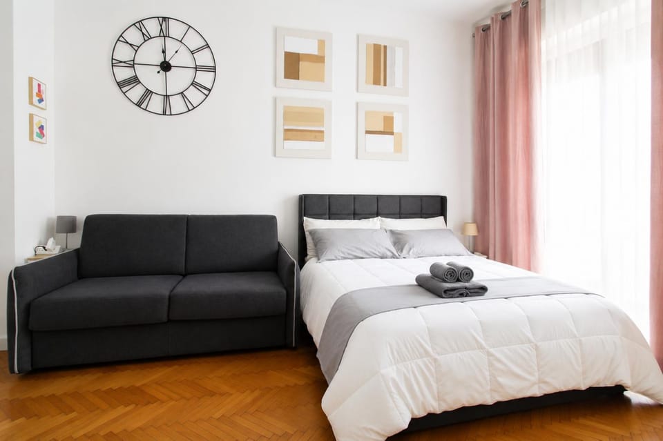 Bed, Living room, Photo of the whole room