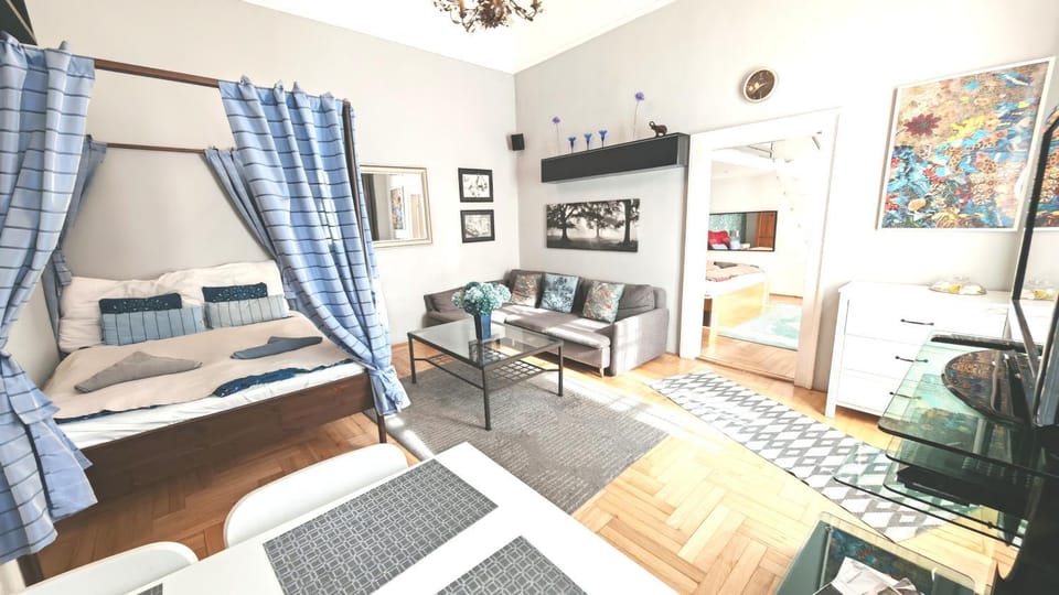 Bed, Living room