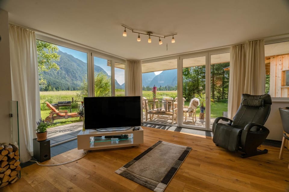 Summer, TV and multimedia, Living room, Garden view